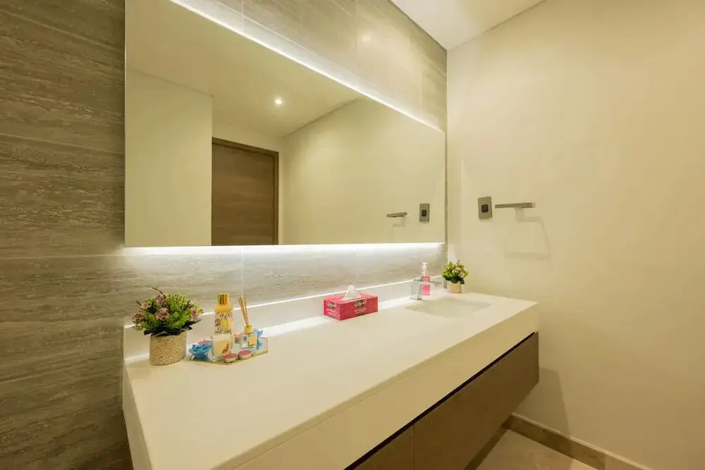 Дубай: Dramatic Sea View 1 BHK ANWABYFour Apple