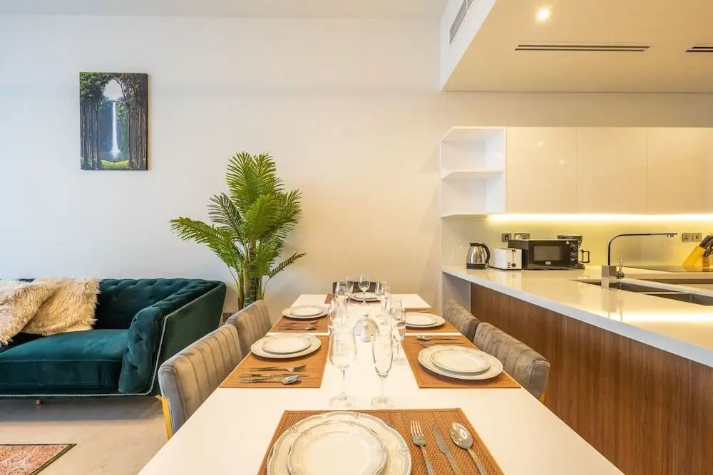 Дубай: Dramatic Sea View 1 BHK ANWABYFour Apple