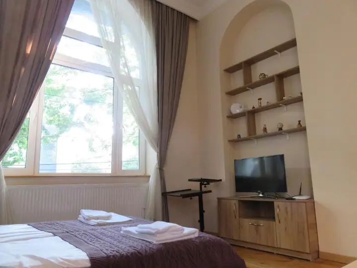 Тбилиси: apartament opposite stamba hotel