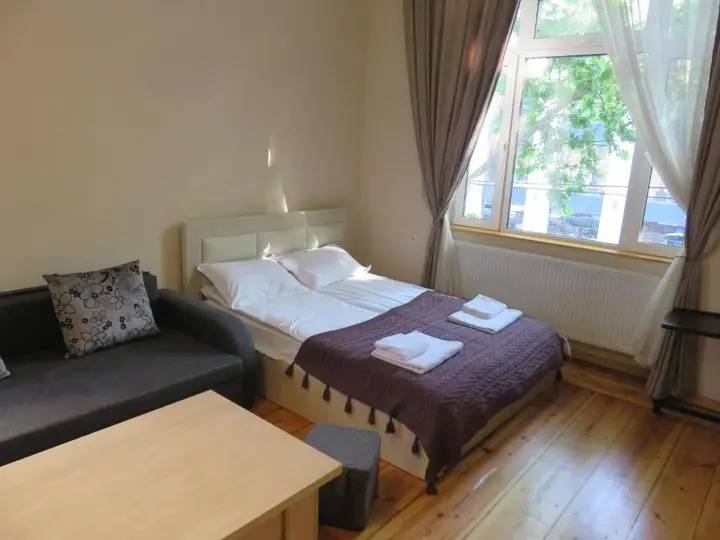 Тбилиси: apartament opposite stamba hotel