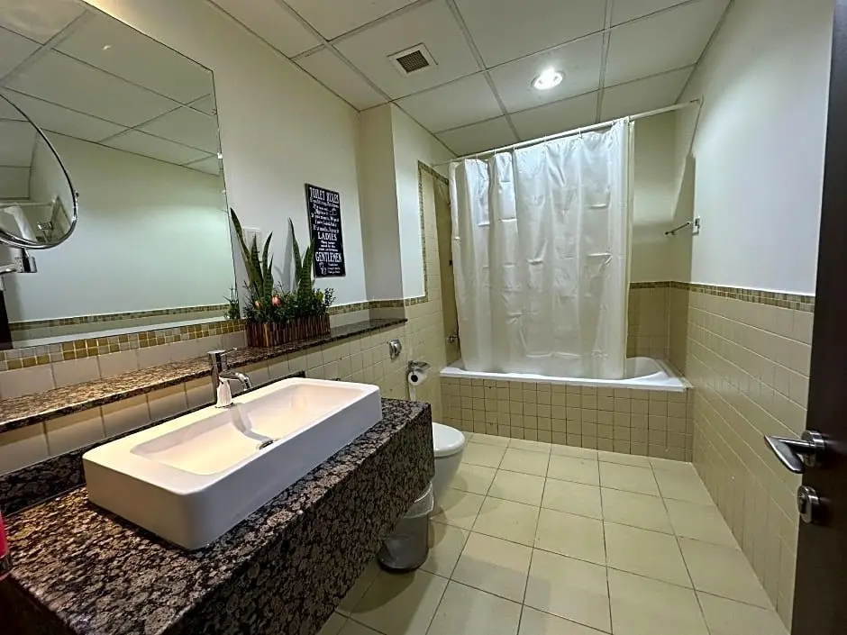 Дубай: Business Backpackers JBR