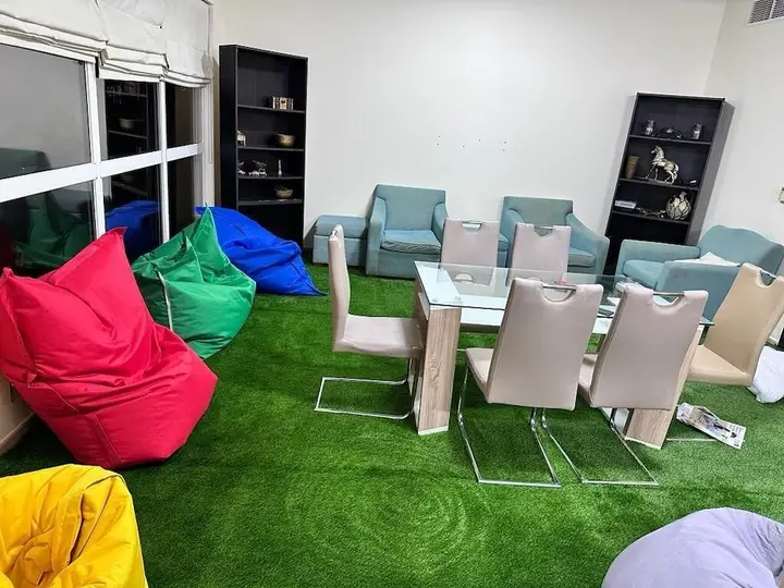 Дубай: Business Backpackers JBR