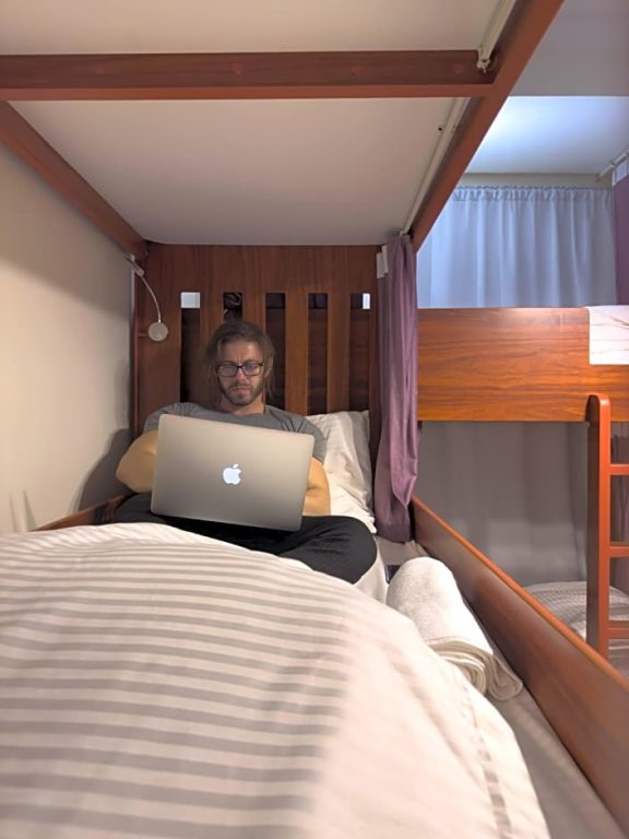 Дубай: Business Backpackers JBR