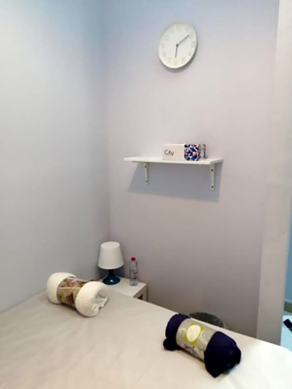 Дубай: Pharos Inn Sheikh Zaied Private bed space