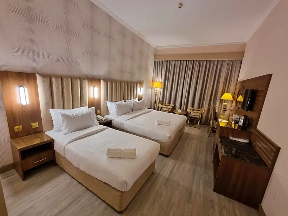Дубай: Vista Square Hotel