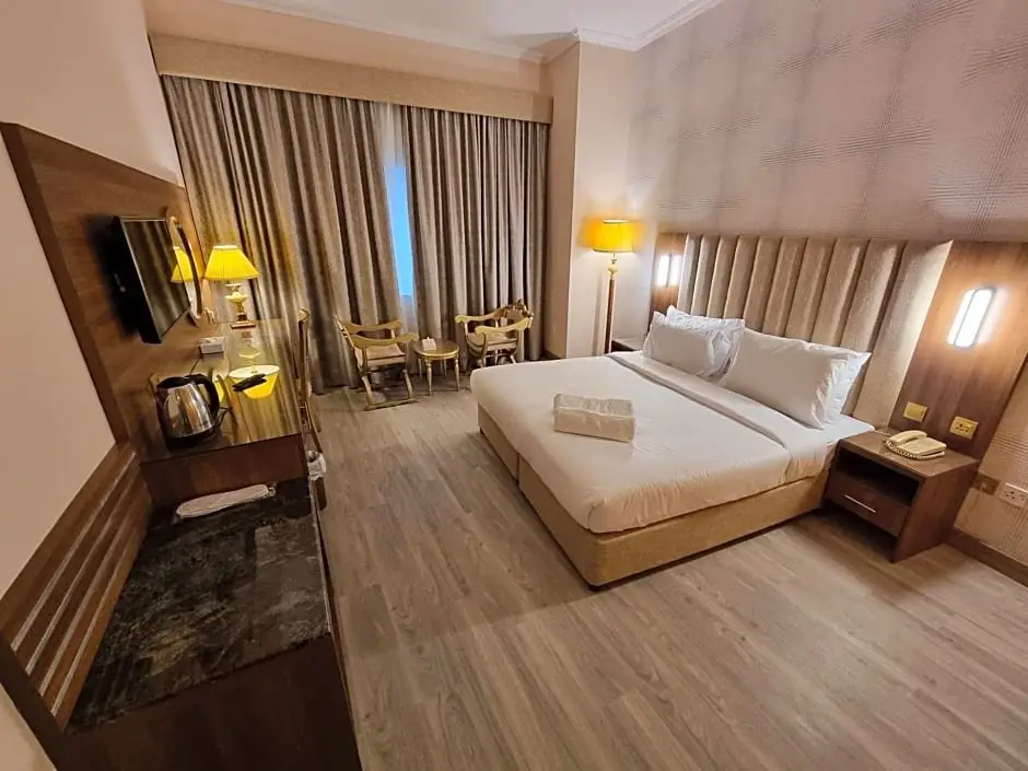 Дубай: Vista Square Hotel