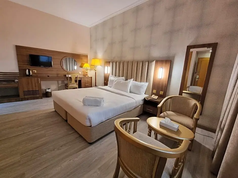 Дубай: Vista Square Hotel