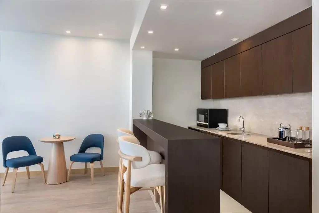 Абу-Даби: Отель Crowne Plaza Abu Dhabi Yas Island by IHG