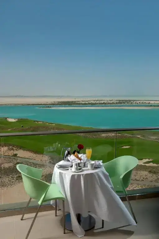 Абу-Даби: Отель Crowne Plaza Abu Dhabi Yas Island by IHG