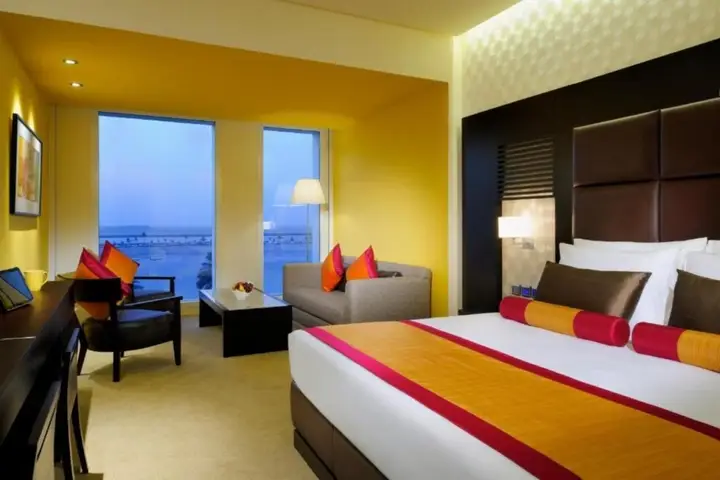Дубай: Hues Boutique Hotel