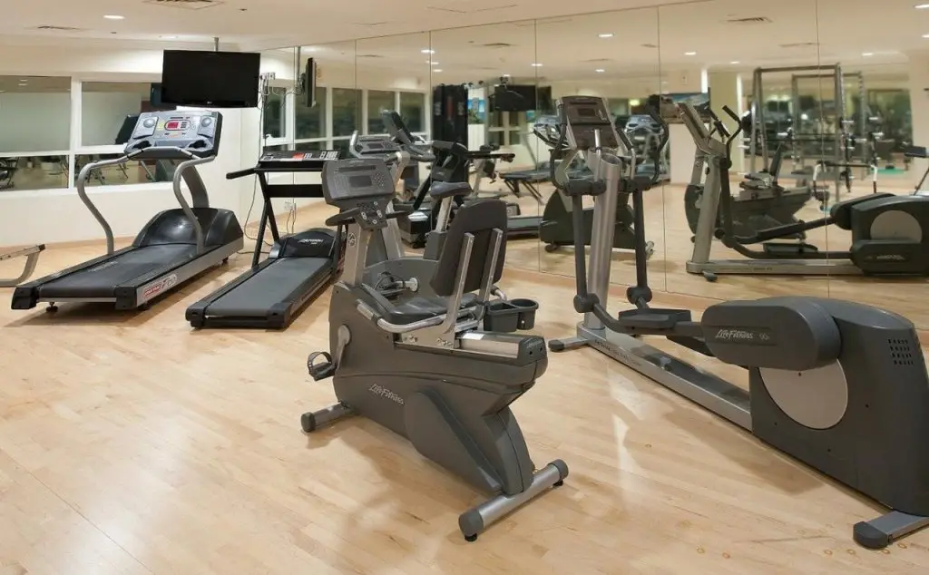 Дубай: Sunday Hotel Holiday International Dubai