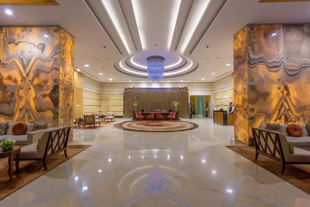 Дубай: Отель La Suite Dubai Hotel & Apartments