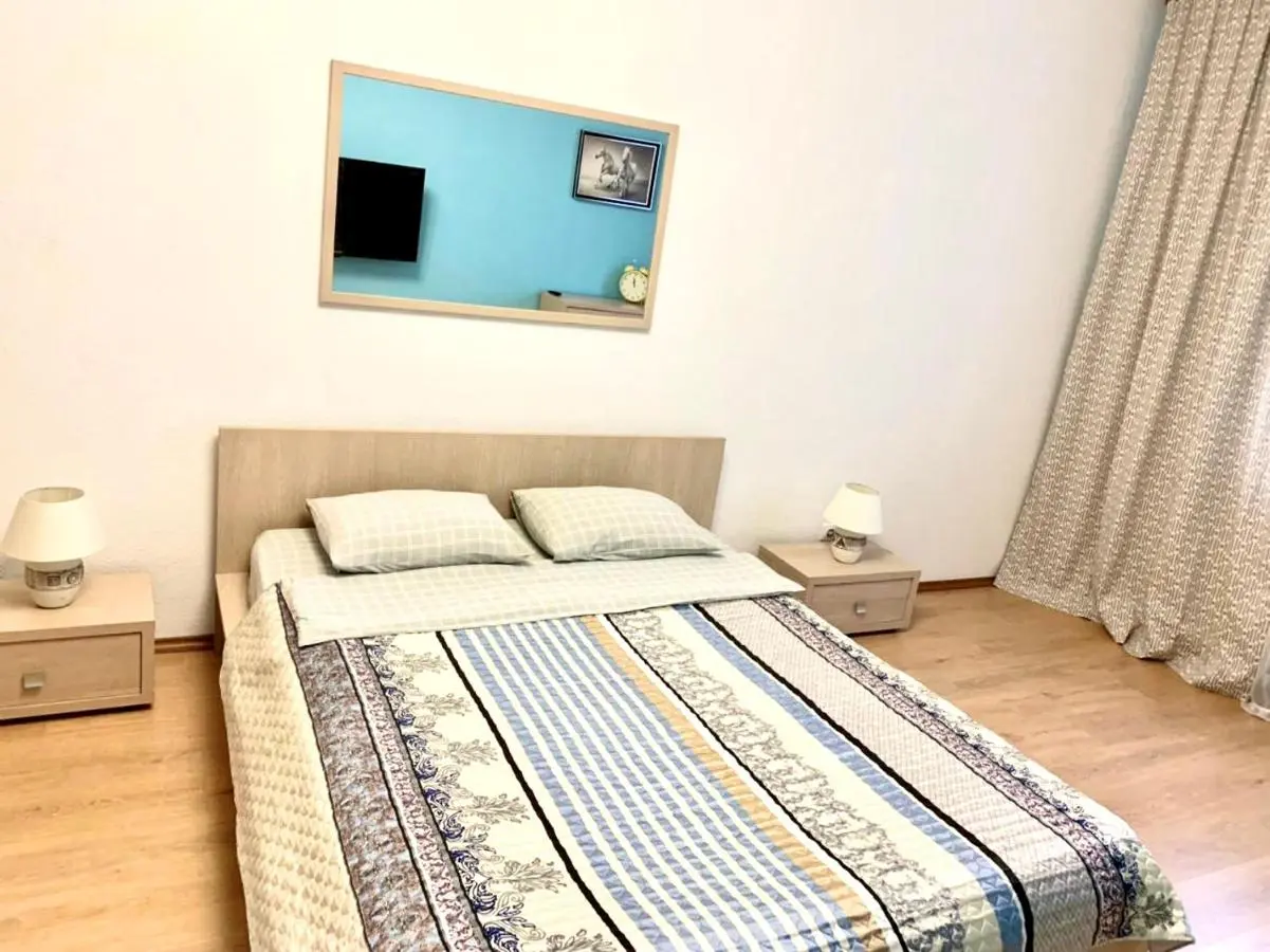 Екатеринбург: Apartment Domashny Uyut on Sheinkmana 90