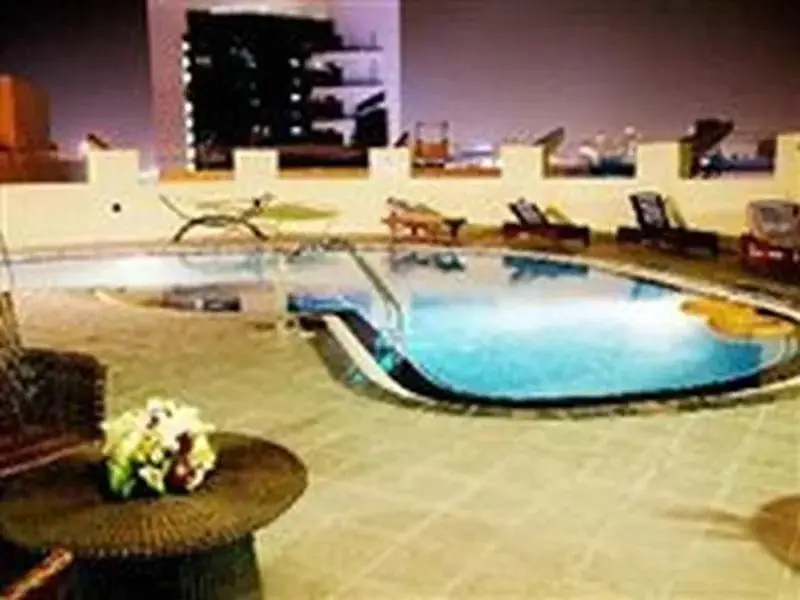Дубай: Grand Hotel Apartment