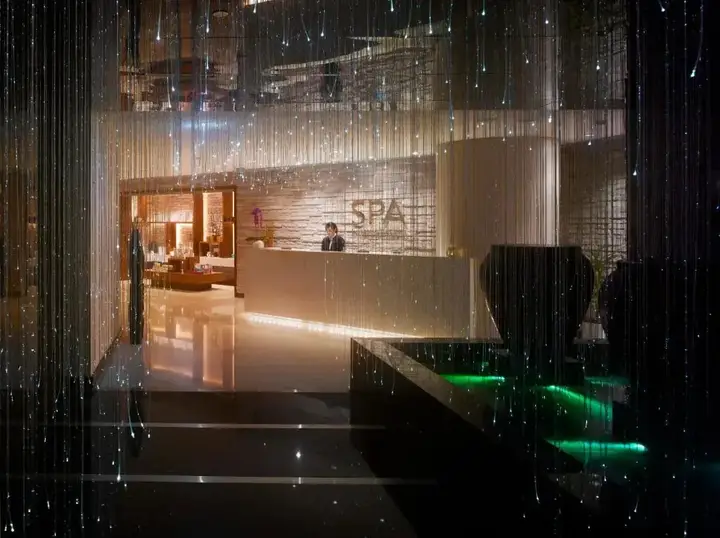Дубай: Отель Crowne Plaza Festival City