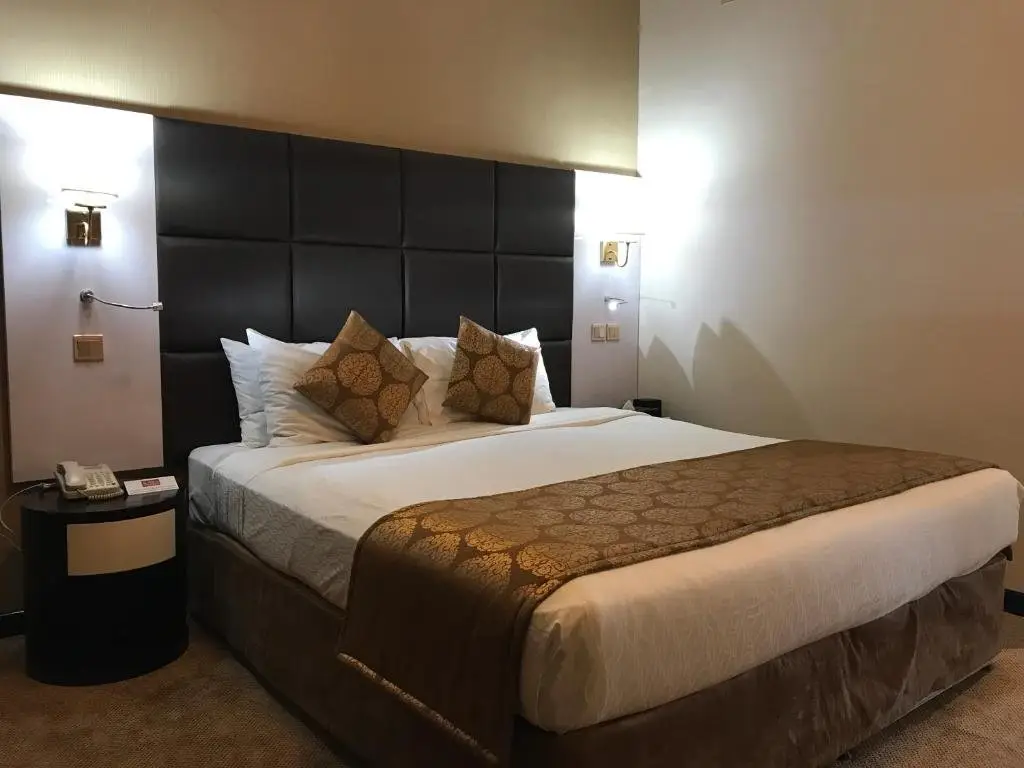 Дубай: Al Jawhara Hotel Apartments