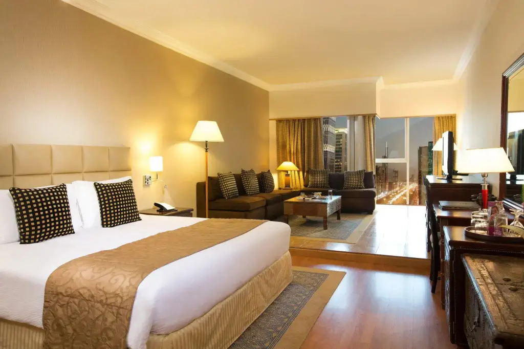 Дубай: Millennium Plaza Downtown Hotel