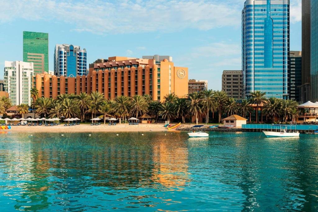 Абу-Даби: Курортный отель Sheraton Abu Dhabi