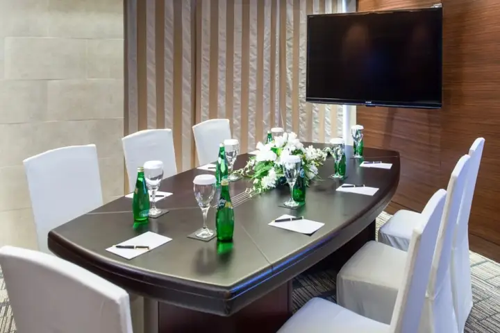 Дубай: Majestic City Retreat Hotel