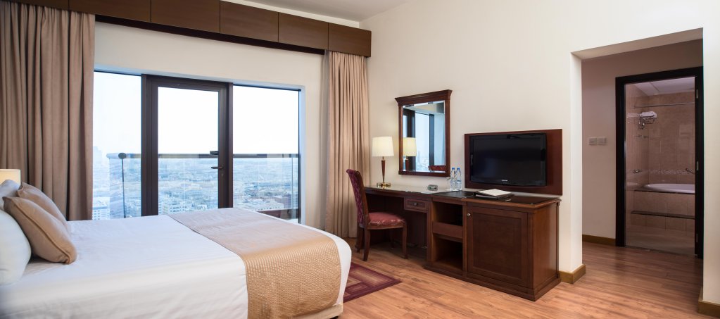 Majestic City Retreat Hotel — фото 1