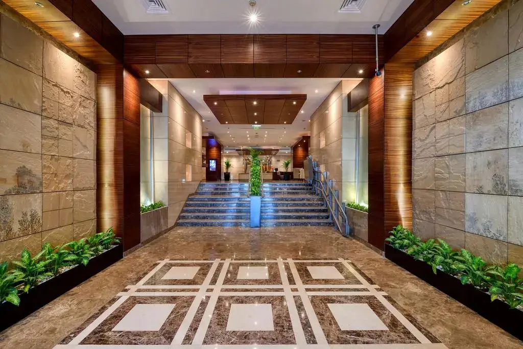Дубай: Majestic City Retreat Hotel