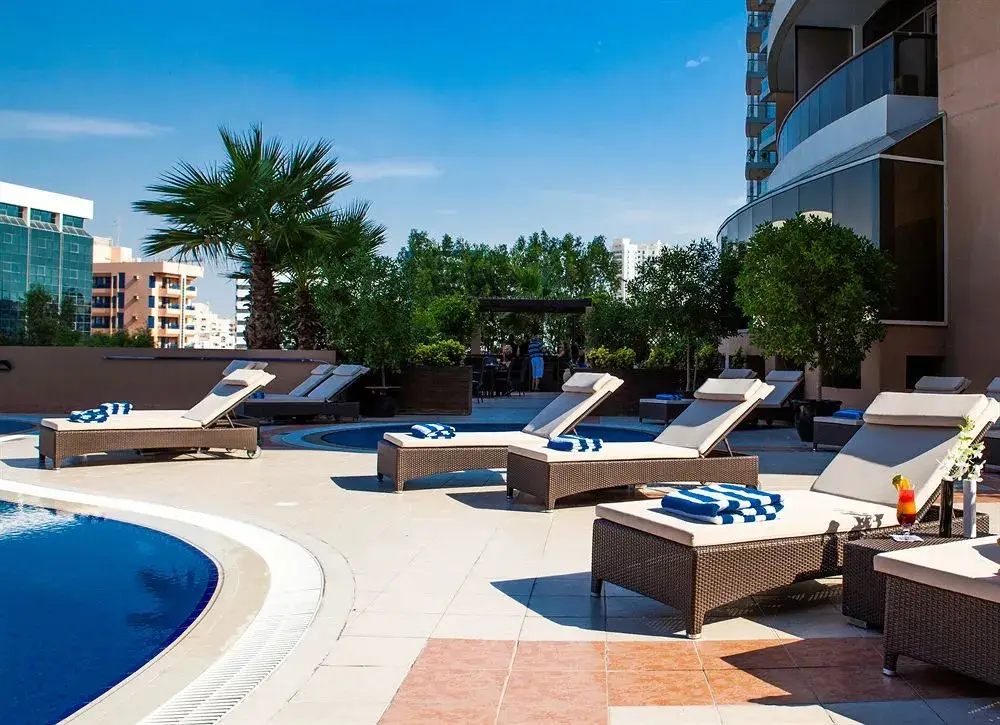 Дубай: Majestic City Retreat Hotel