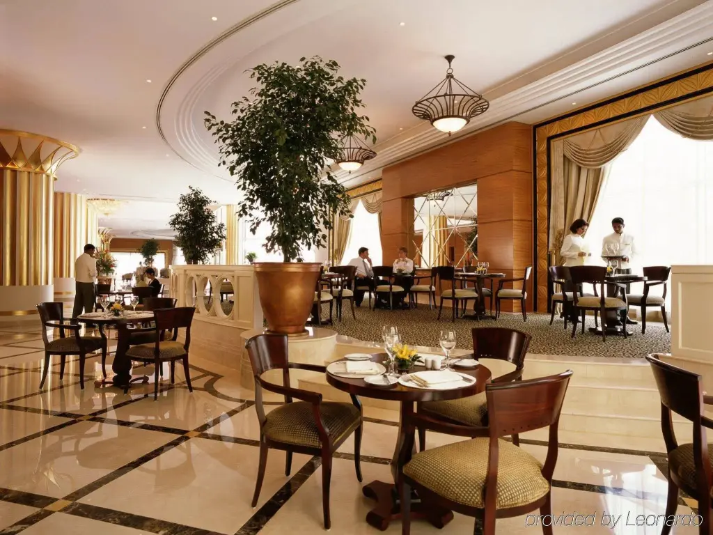 Абу-Даби: Отель Corniche Abu Dhabi