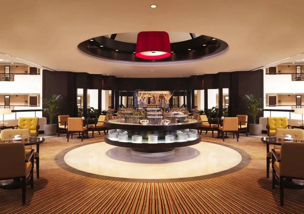 Дубай: Mövenpick Grand Al Bustan Dubai