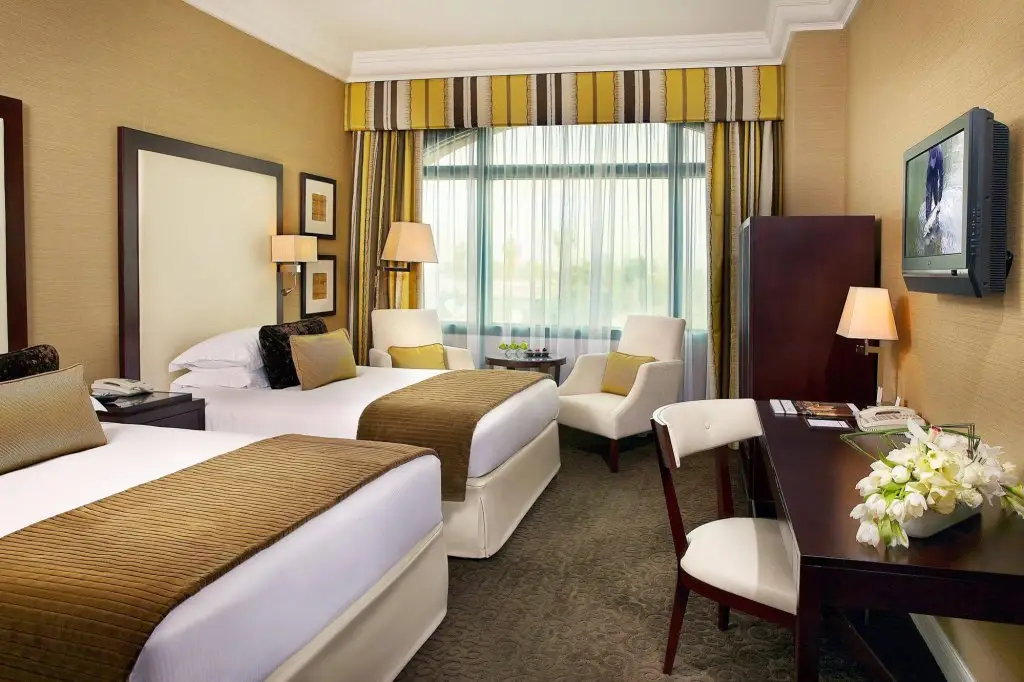 Дубай: Mövenpick Grand Al Bustan Dubai