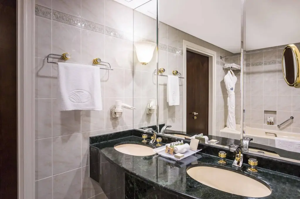 Дубай: Mövenpick Grand Al Bustan Dubai