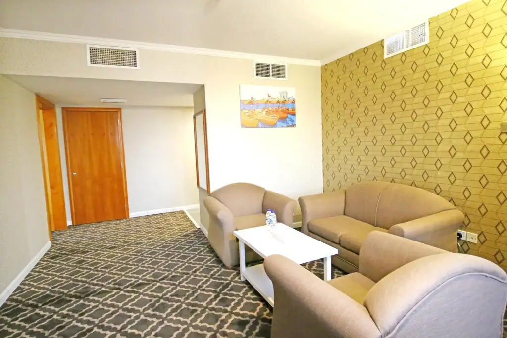 Дубай: Отель The George Hotel