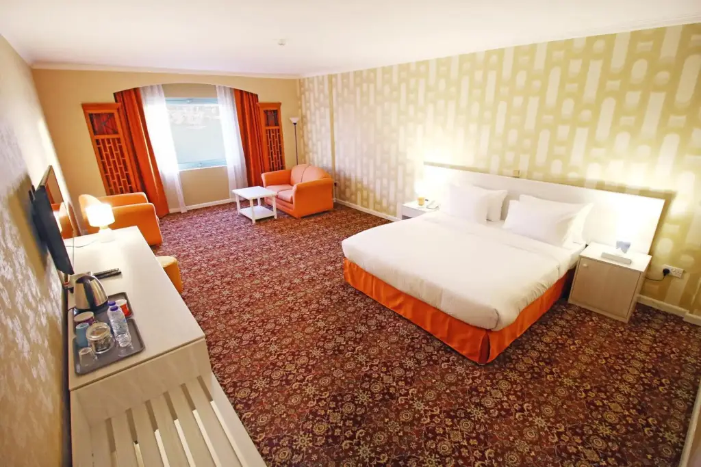 Дубай: Отель The George Hotel