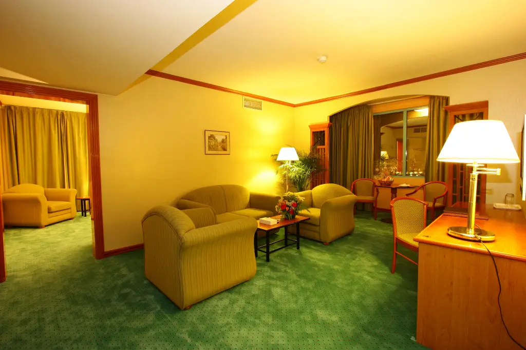 Дубай: Отель The George Hotel