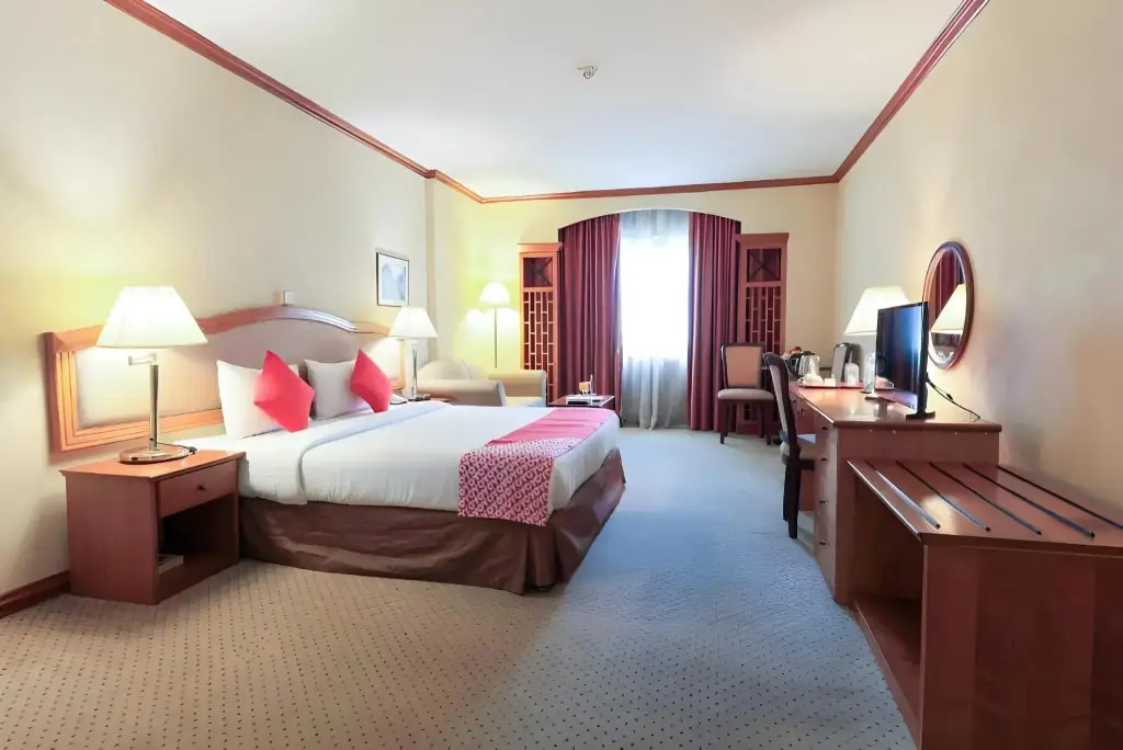 Дубай: Отель The George Hotel