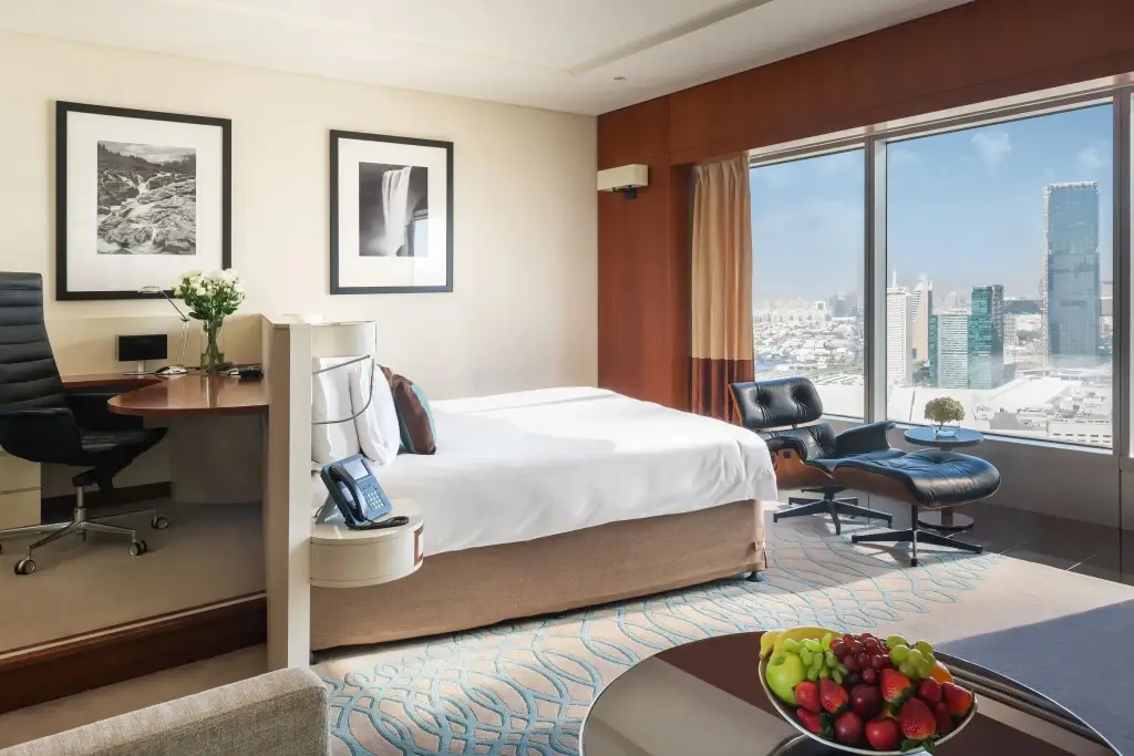 Дубай: Jumeirah Emirates Towers Dubai
