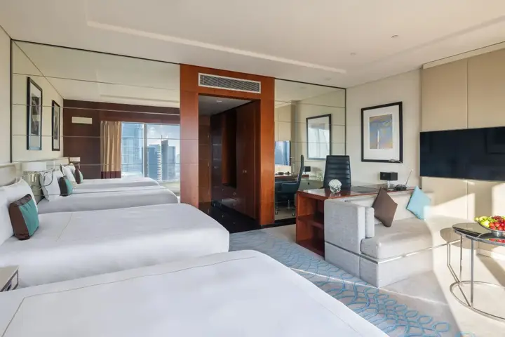 Дубай: Jumeirah Emirates Towers Dubai