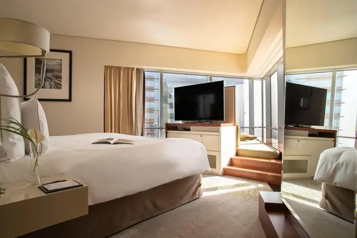 Дубай: Jumeirah Emirates Towers Dubai