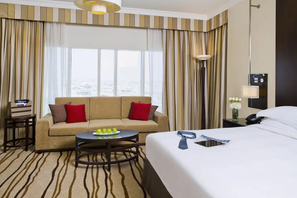 Дубай: Отель Radisson Blu Barsha Heights