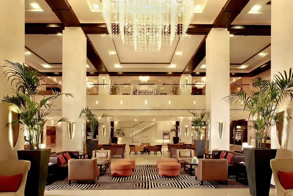 Дубай: Отель Radisson Blu Barsha Heights