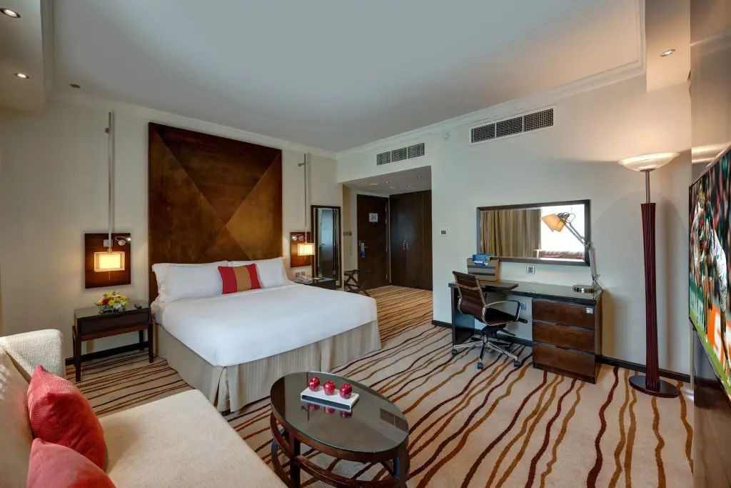 Дубай: Отель Radisson Blu Barsha Heights