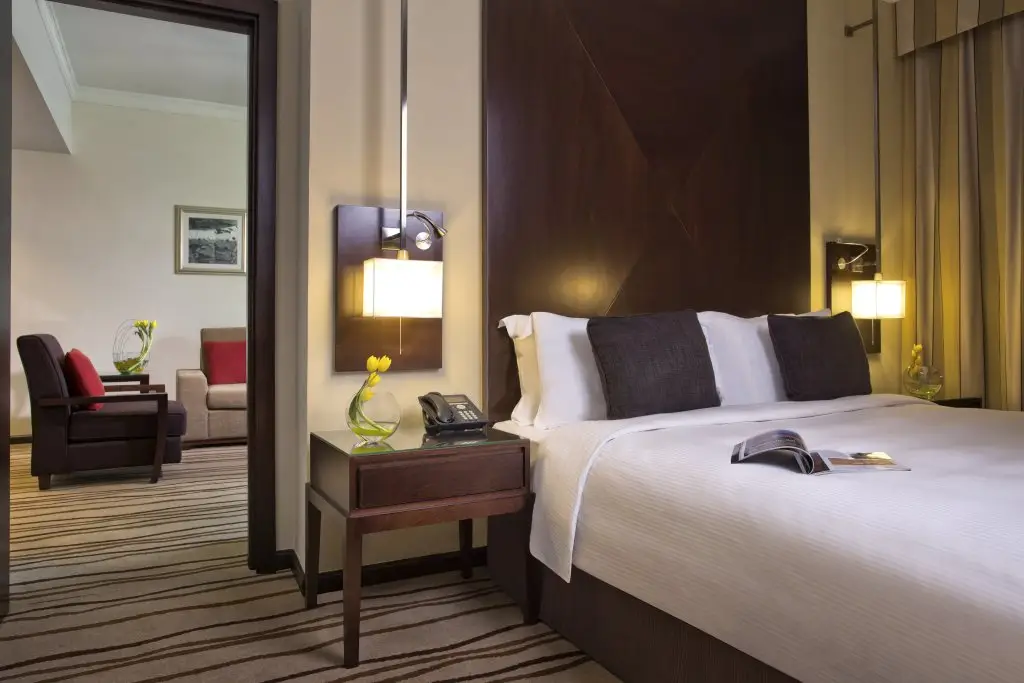 Дубай: Отель Radisson Blu Barsha Heights
