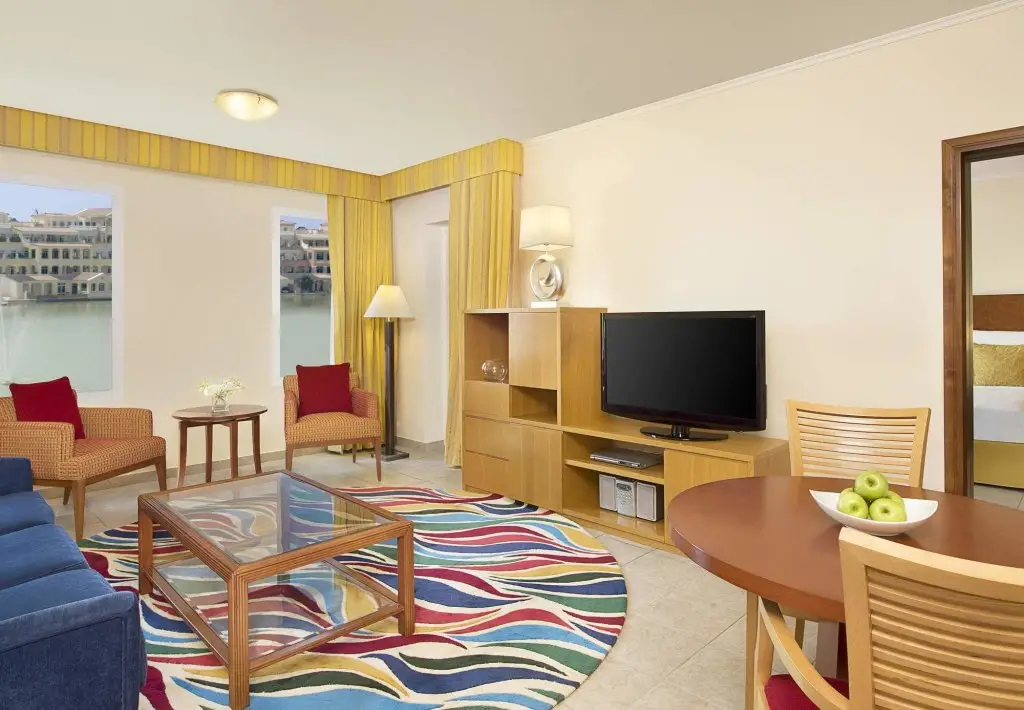 Дубай: Millennium Lakeview Residence