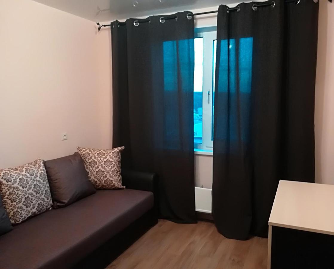 Екатеринбург: Apartment on Reshetnikova 9