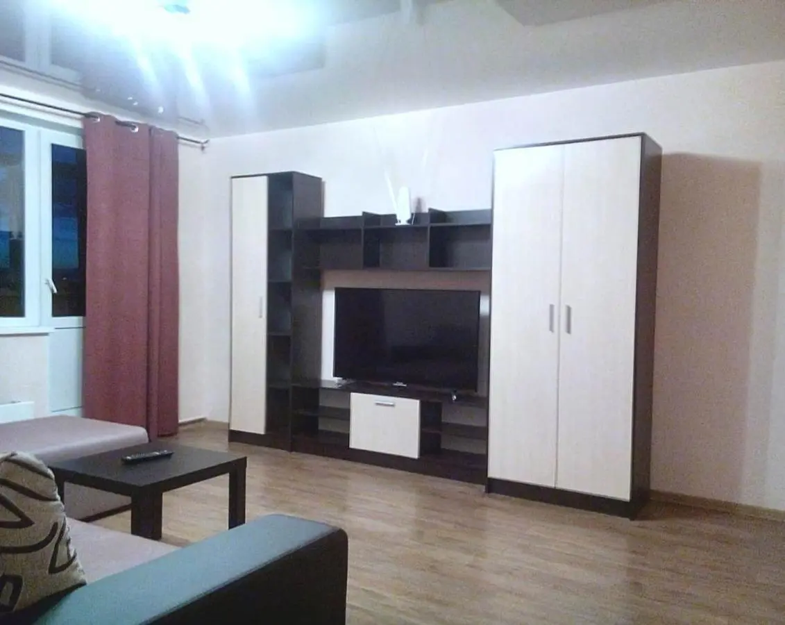 Екатеринбург: Apartment on Reshetnikova 9