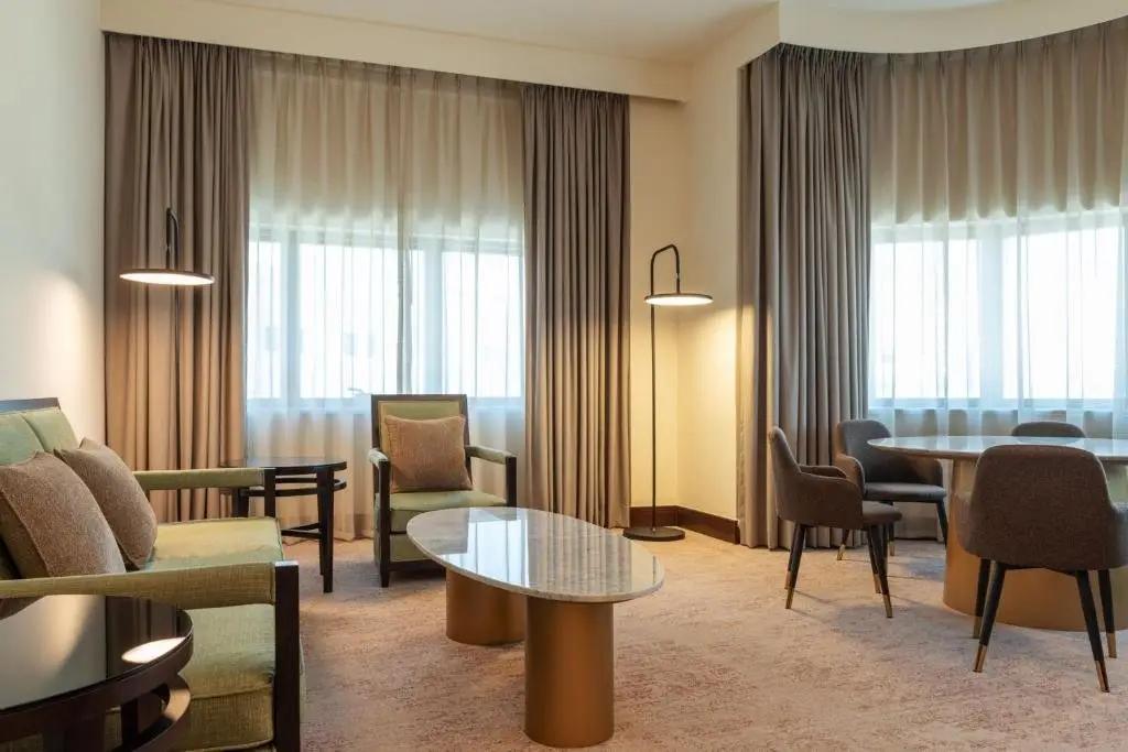 Дубай: Majestic Cove Hotel