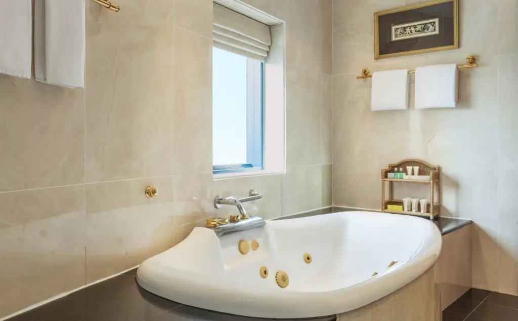 Дубай: Majestic Cove Hotel