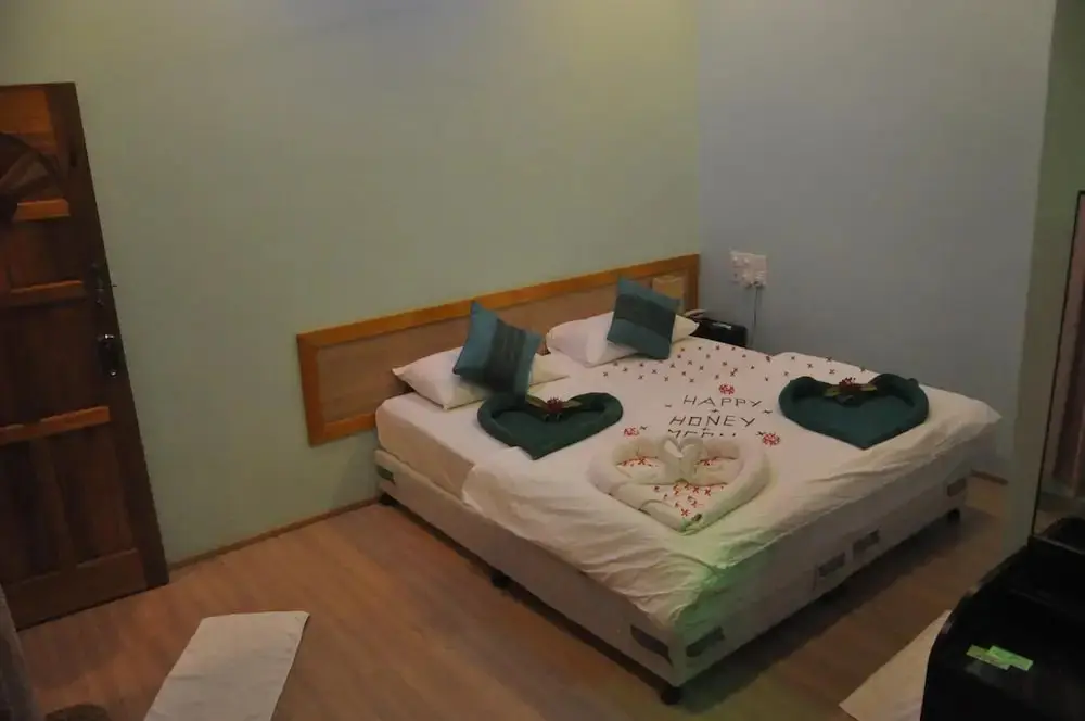 Расду: Rasdhoo Coralville