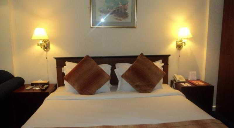Шарджа: Sun And Sands Plaza Hotel