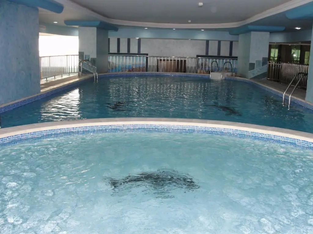 Al Bustan Tower Hotel Suites — фото 1
