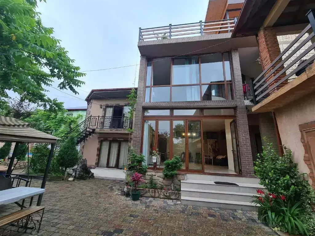 Batumi Wonderland Guest House — фото 1
